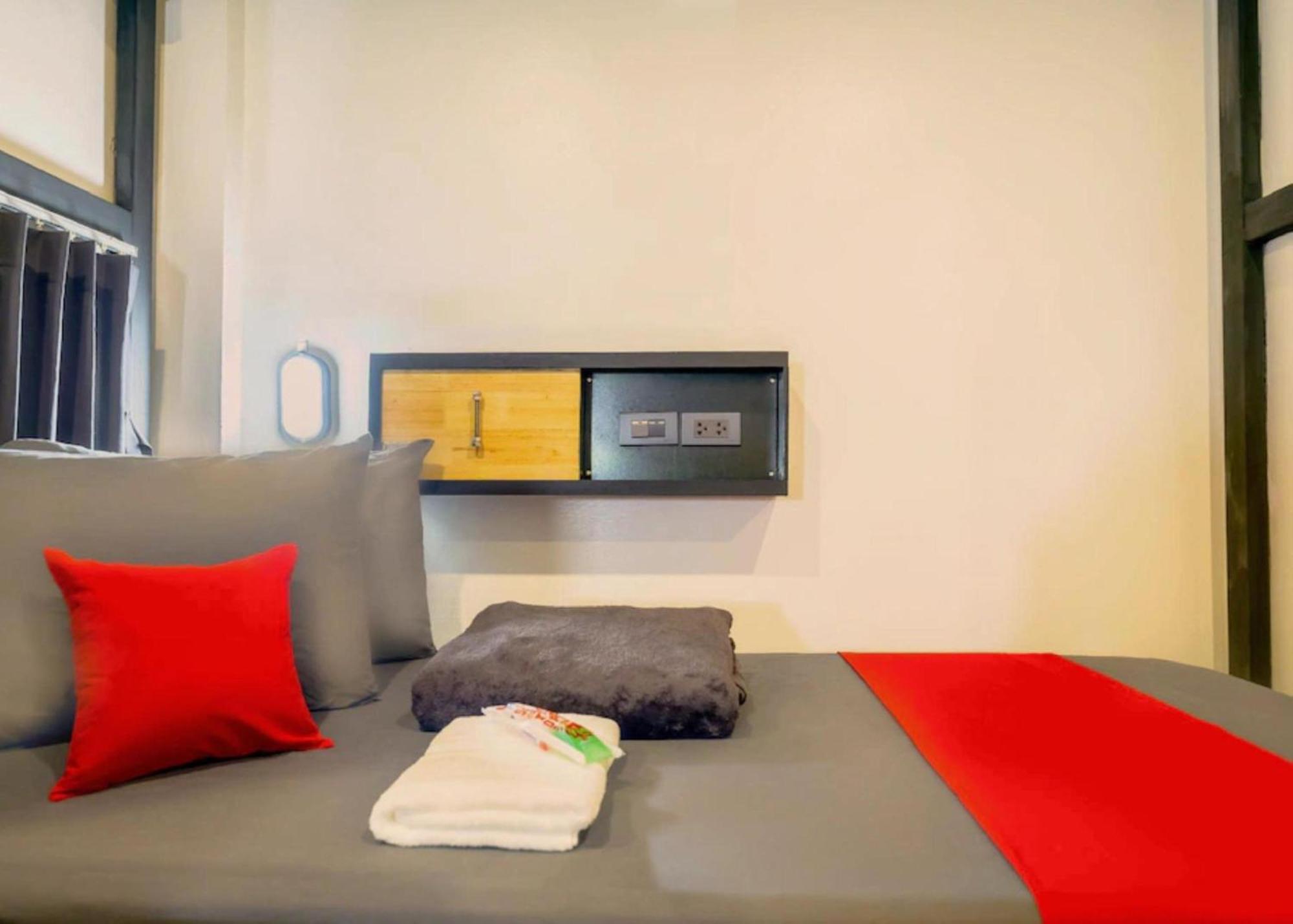 Episode 11 Hostel Sukhumvit Бангкок Экстерьер фото