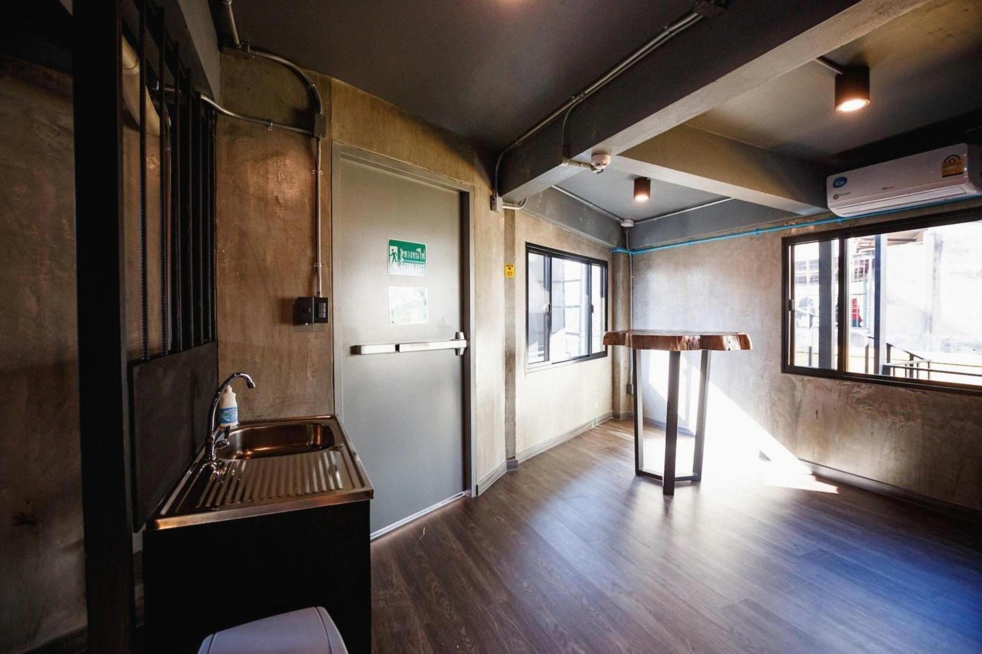 Episode 11 Hostel Sukhumvit Бангкок Экстерьер фото