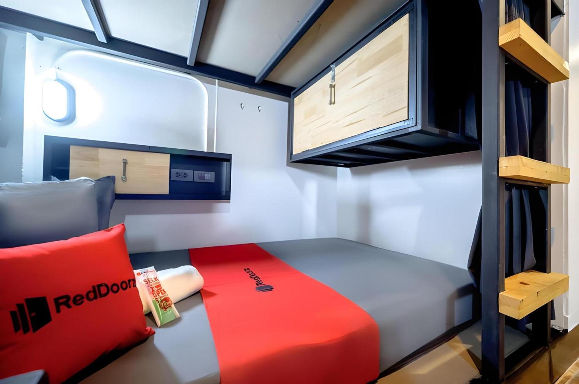 Episode 11 Hostel Sukhumvit Бангкок Экстерьер фото